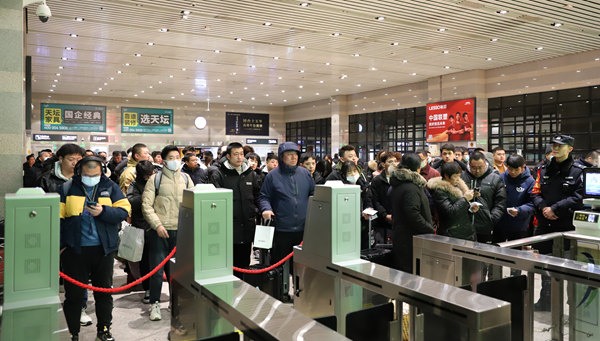 万事官网：2024年春运开启 北京首趟高铁列车发出